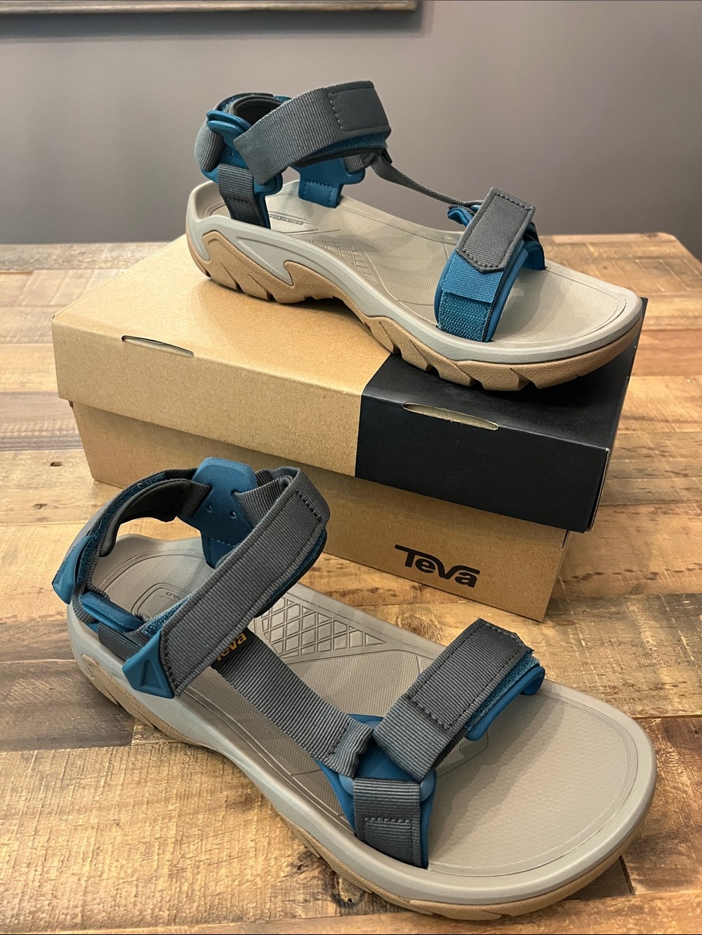 Teva M Terra FI 5 universal Sandal - Brand New